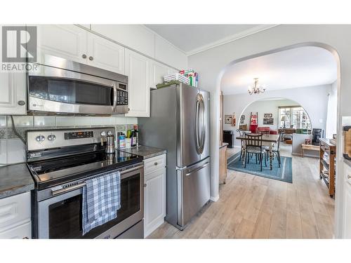 917 Scott Street, Creston, BC - Indoor Photo Showing Kitchen