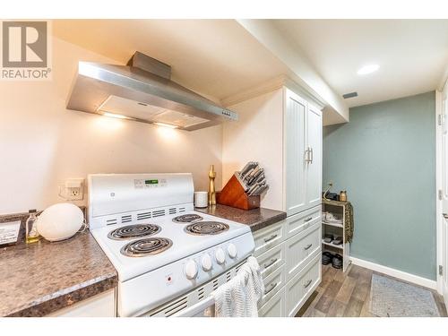 917 Scott Street, Creston, BC - Indoor Photo Showing Kitchen