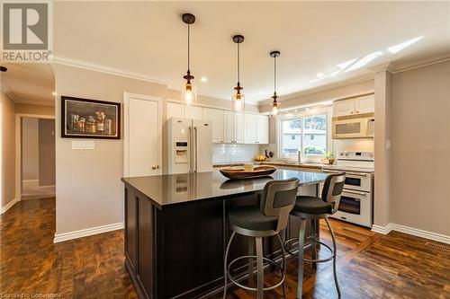 498 Sparling Crescent, Burlington, ON - Indoor Photo Showing Kitchen With Upgraded Kitchen