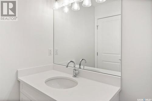 1202 14Th Street E, Saskatoon, SK - Indoor Photo Showing Bathroom