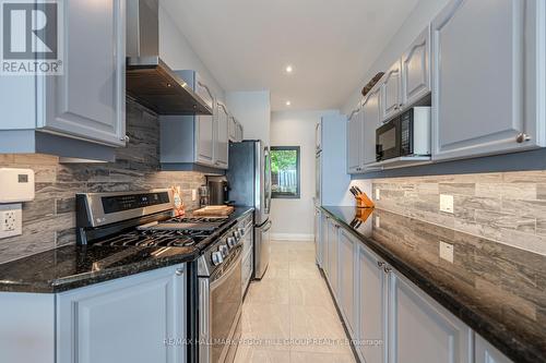 46 Gooch Park Drive, Innisfil, ON - Indoor Photo Showing Kitchen With Upgraded Kitchen