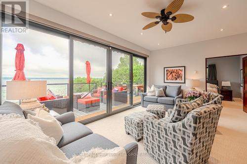 46 Gooch Park Drive, Innisfil, ON - Indoor Photo Showing Living Room