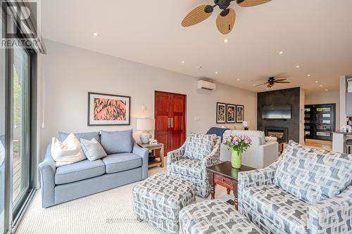 46 Gooch Park Drive, Innisfil, ON - Indoor Photo Showing Living Room