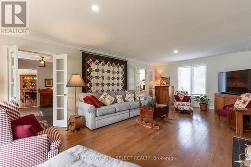 64 Sherwood Avenue, London, ON - Indoor Photo Showing Living Room