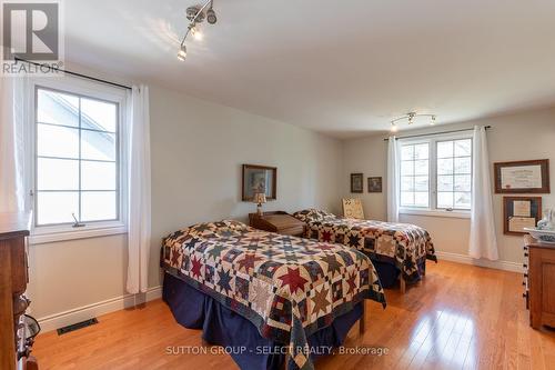 64 Sherwood Avenue, London, ON - Indoor Photo Showing Bedroom