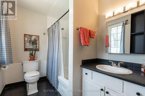 64 Sherwood Avenue, London, ON - Indoor Photo Showing Bathroom