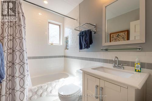 64 Sherwood Avenue, London, ON - Indoor Photo Showing Bathroom