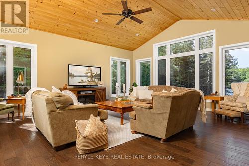 1305 Bellwood Acres Road, Lake Of Bays, ON - Indoor Photo Showing Living Room