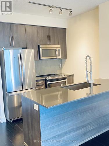 2104 - 4011 Brickstone Mews, Mississauga (City Centre), ON - Indoor Photo Showing Kitchen With Upgraded Kitchen