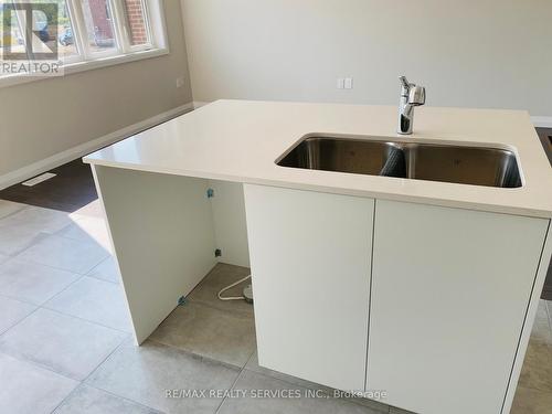 7 Cherry Blossom Heights, Hamilton (Sheldon), ON - Indoor Photo Showing Kitchen With Double Sink