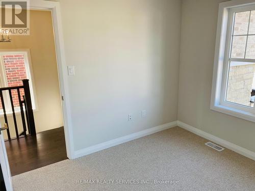 7 Cherry Blossom Heights, Hamilton (Sheldon), ON - Indoor Photo Showing Other Room