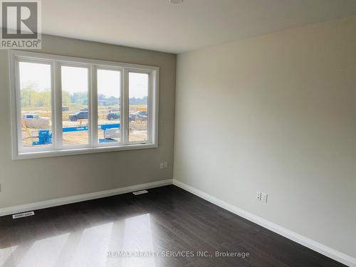 7 Cherry Blossom Heights, Hamilton, ON - Indoor Photo Showing Other Room