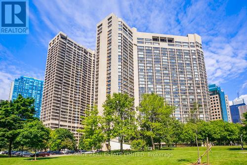 3206 - 33 Harbour Square, Toronto, ON - Outdoor With Facade