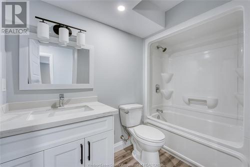 1750 Dominion, Windsor, ON - Indoor Photo Showing Bathroom