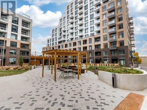 C901 - 8 Beverley Glen Boulevard, Vaughan, ON - Outdoor With Facade