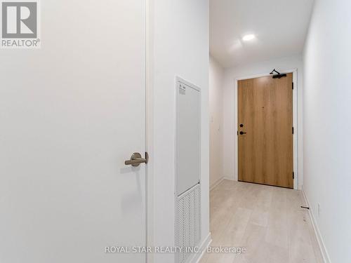 C901 - 8 Beverley Glen Boulevard, Vaughan, ON -  Photo Showing Other Room