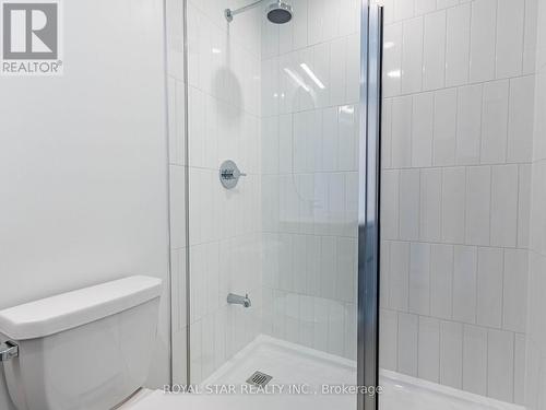 C901 - 8 Beverley Glen Boulevard, Vaughan, ON - Indoor Photo Showing Bathroom