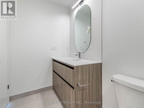 C901 - 8 Beverley Glen Boulevard, Vaughan, ON - Indoor Photo Showing Bathroom