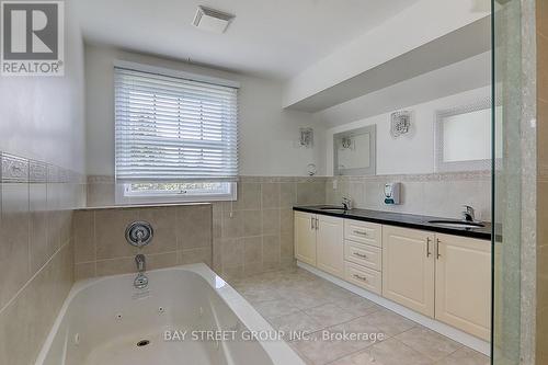 2768 Davis Drive, East Gwillimbury, ON - Indoor Photo Showing Bathroom