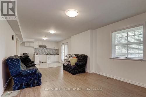 2768 Davis Drive, East Gwillimbury, ON - Indoor Photo Showing Living Room