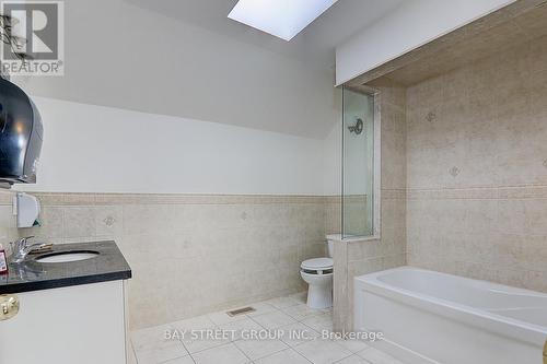 2768 Davis Drive, East Gwillimbury, ON - Indoor Photo Showing Bathroom