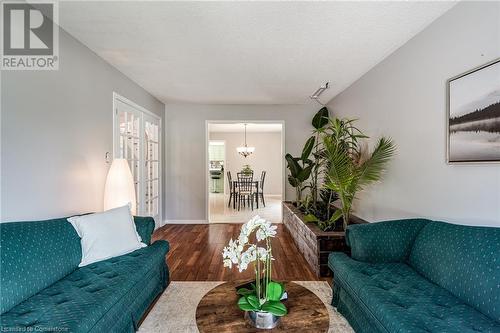 2010 Keller Court, Burlington, ON - Indoor Photo Showing Living Room