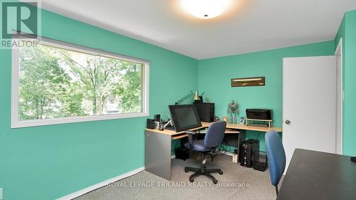 24 Longbow Place, London, ON - Indoor Photo Showing Office