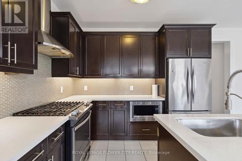 18 Rising Hill Ridge E, Brampton, ON - Indoor Photo Showing Kitchen With Upgraded Kitchen