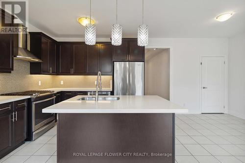 18 Rising Hill Ridge E, Brampton (Bram West), ON - Indoor Photo Showing Kitchen With Double Sink With Upgraded Kitchen