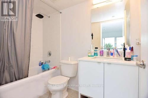 A217 - 1117 Cooke Boulevard, Burlington, ON - Indoor Photo Showing Bathroom