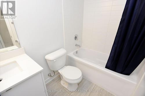 A217 - 1117 Cooke Boulevard, Burlington, ON - Indoor Photo Showing Bathroom