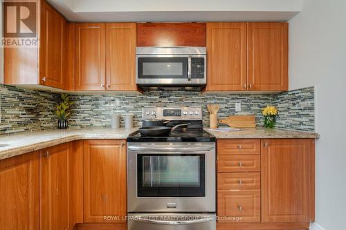 36 Andrika Court, Mississauga (Hurontario), ON - Indoor Photo Showing Kitchen