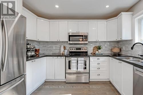 5217 Nova Crescent, Burlington, ON - Indoor Photo Showing Kitchen With Double Sink With Upgraded Kitchen