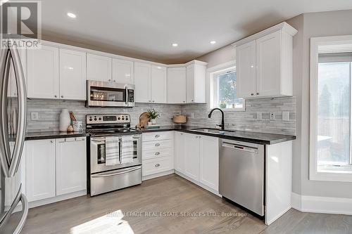 5217 Nova Crescent, Burlington, ON - Indoor Photo Showing Kitchen With Upgraded Kitchen