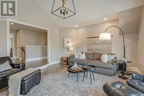 5217 Nova Crescent, Burlington, ON - Indoor Photo Showing Living Room