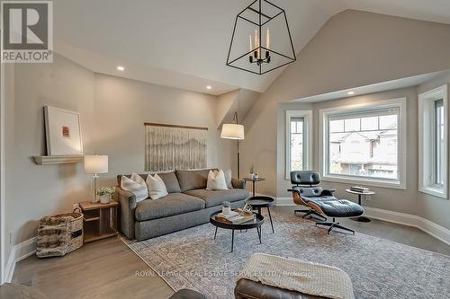 5217 Nova Crescent, Burlington, ON - Indoor Photo Showing Living Room