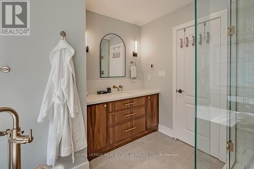 5217 Nova Crescent, Burlington, ON - Indoor Photo Showing Bathroom