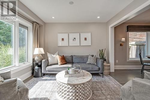 5217 Nova Crescent, Burlington, ON - Indoor Photo Showing Living Room