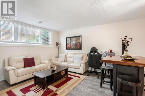 58 Edinborough Court, Toronto (Rockcliffe-Smythe), ON - Indoor Photo Showing Living Room