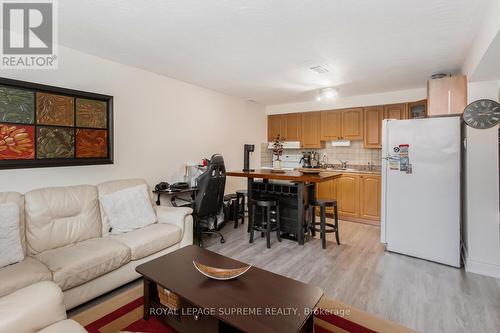 58 Edinborough Court, Toronto (Rockcliffe-Smythe), ON - Indoor Photo Showing Living Room