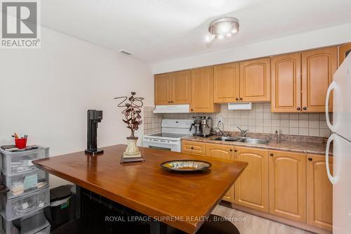 58 Edinborough Court, Toronto (Rockcliffe-Smythe), ON - Indoor Photo Showing Kitchen With Double Sink