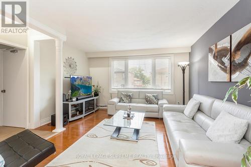 58 Edinborough Court, Toronto (Rockcliffe-Smythe), ON - Indoor Photo Showing Living Room