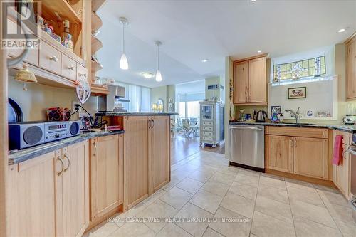 1702 - 1300 Islington Avenue, Toronto, ON - Indoor Photo Showing Kitchen