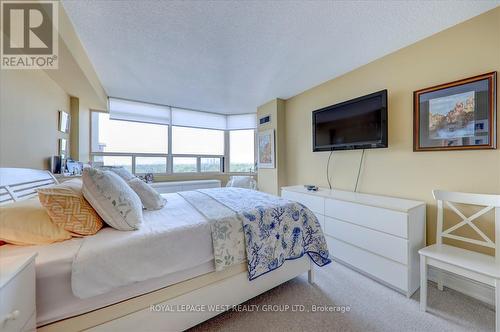 1702 - 1300 Islington Avenue, Toronto, ON - Indoor Photo Showing Bedroom