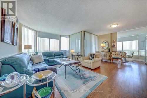 1702 - 1300 Islington Avenue, Toronto, ON - Indoor Photo Showing Living Room