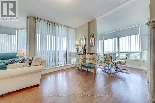 1702 - 1300 Islington Avenue, Toronto, ON - Indoor Photo Showing Living Room