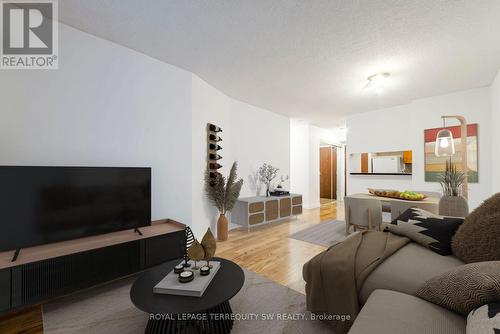 407 - 1055 Bay Street, Toronto (Bay Street Corridor), ON - Indoor Photo Showing Living Room