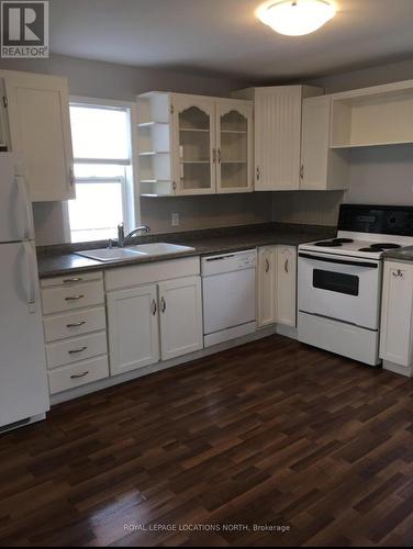 219 Spruce Street, Collingwood, ON - Indoor Photo Showing Kitchen