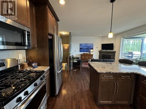 332 Mandarino Place, Williams Lake, BC - Indoor Photo Showing Kitchen With Upgraded Kitchen