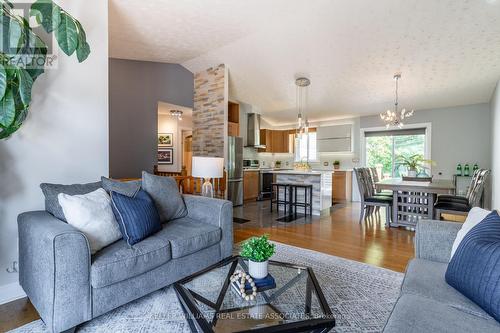 138 Belvidere Road, Fort Erie (Crystal Beach), ON - Indoor Photo Showing Living Room